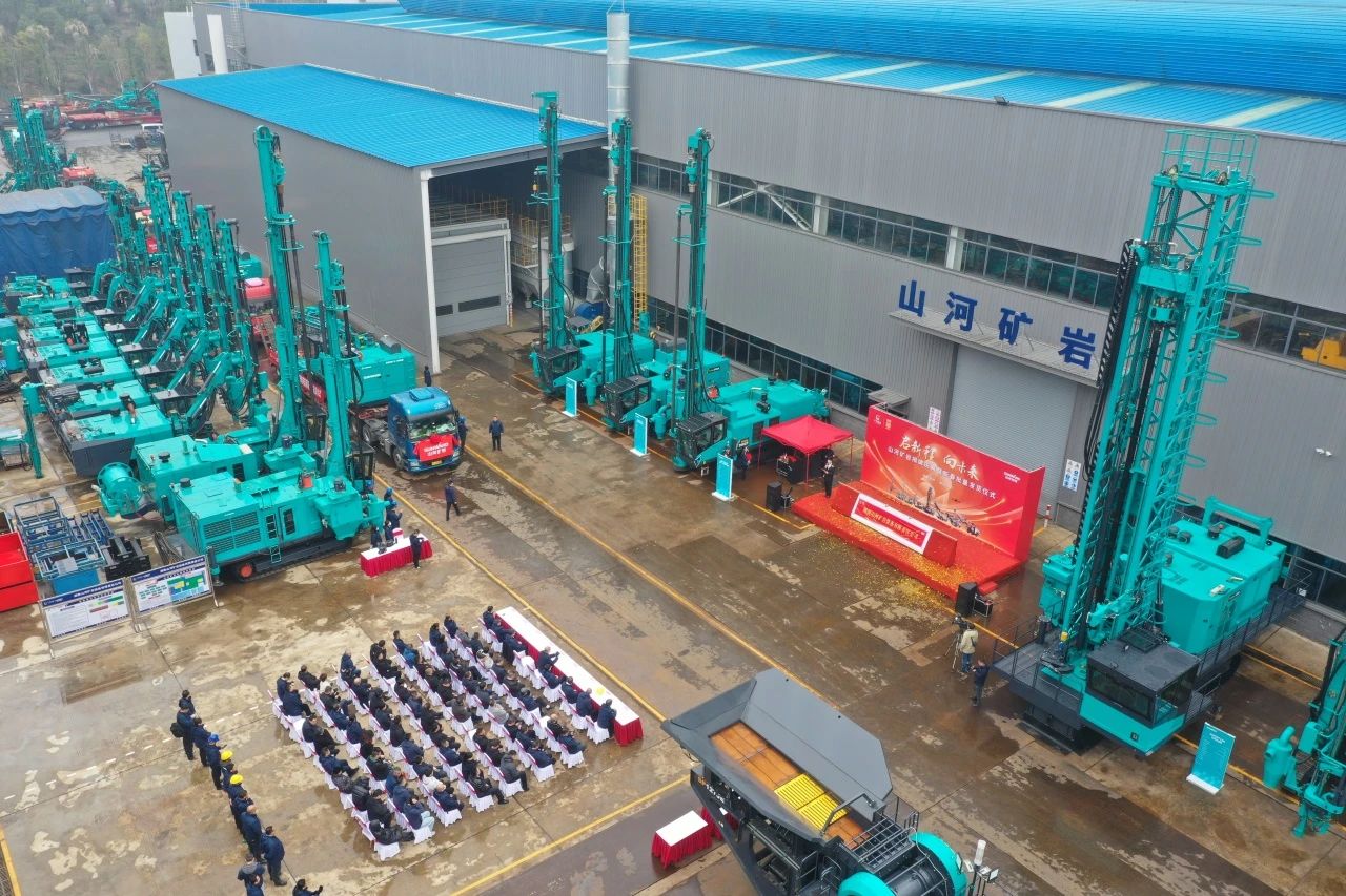 启新程，向将来！Z6人生就是博矿岩揭牌庆典暨新春发货典礼圆满进行