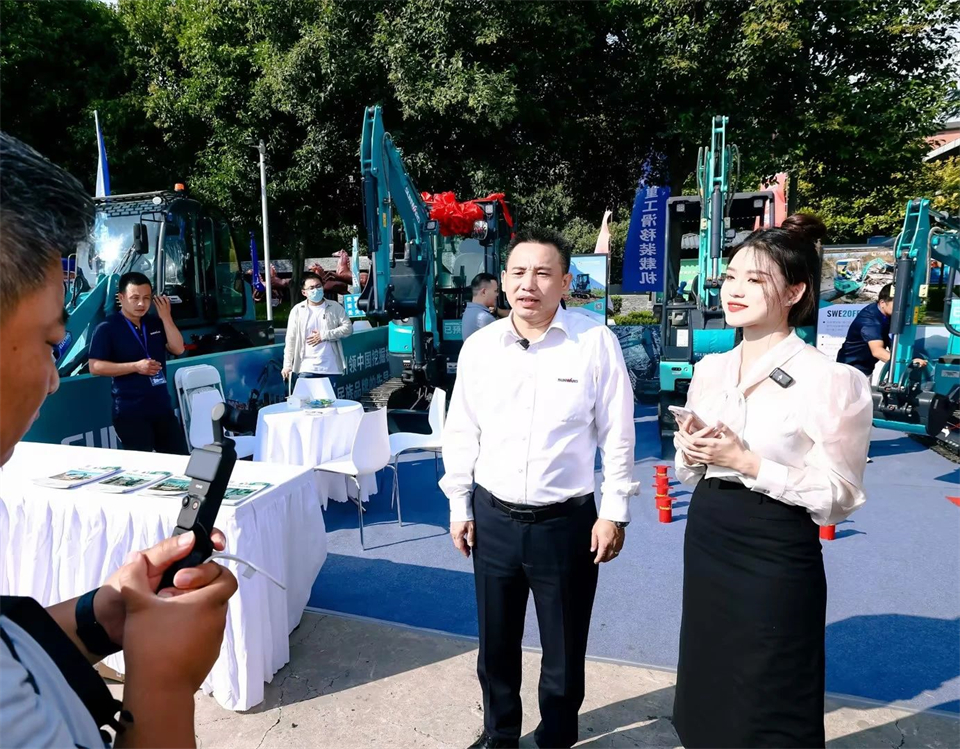 20241018170937_69743 展示“掘”对实力!Z6人生就是博智能亮相2024微挖大会暨幼型设备大会
