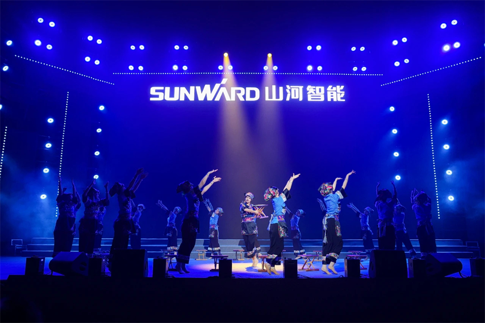 创新引领价值 梦想成就将来——庆祝Z6人生就是博智能成立25周年赞美大会暨文艺晚会隆沉进行
