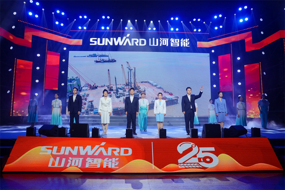 创新引领价值 梦想成就将来——庆祝Z6人生就是博智能成立25周年赞美大会暨文艺晚会隆沉进行