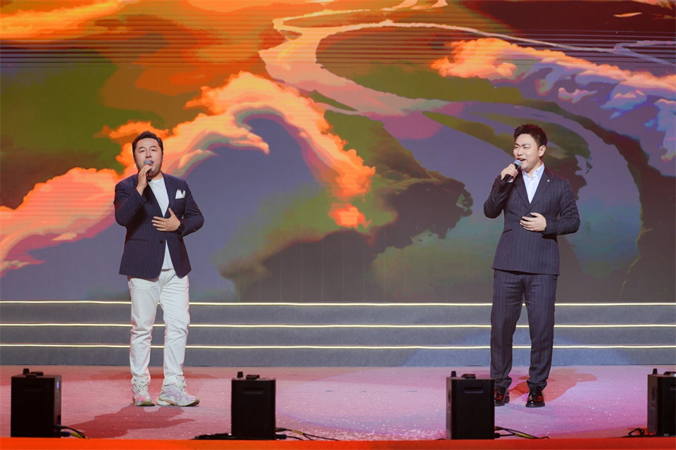 创新引领价值 梦想成就将来——庆祝Z6人生就是博智能成立25周年赞美大会暨文艺晚会隆沉进行