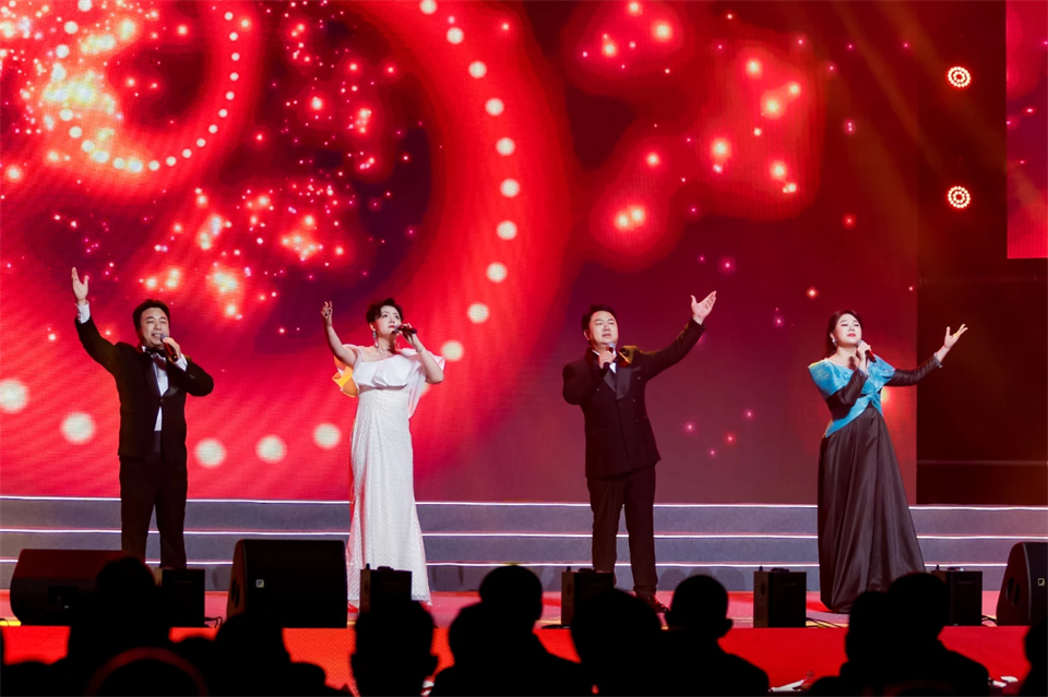 创新引领价值 梦想成就将来——庆祝Z6人生就是博智能成立25周年赞美大会暨文艺晚会隆沉进行