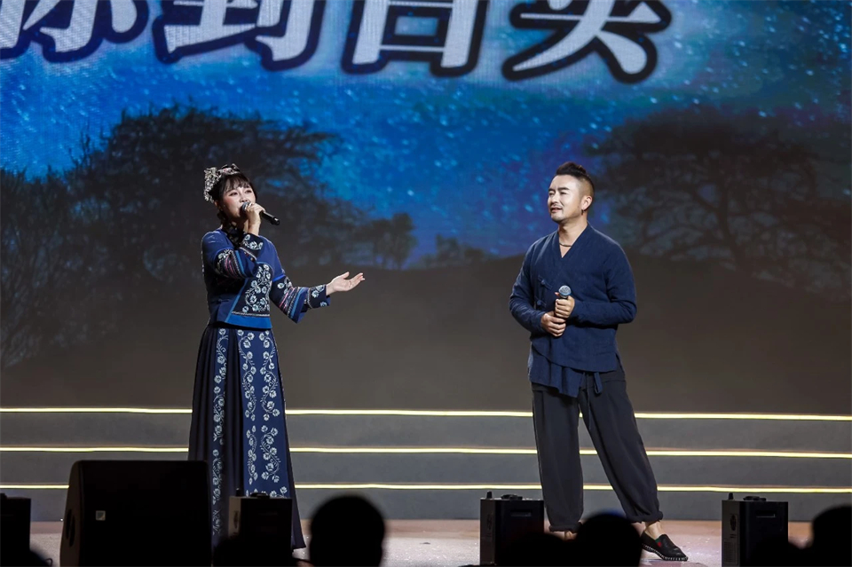 创新引领价值 梦想成就将来——庆祝Z6人生就是博智能成立25周年赞美大会暨文艺晚会隆沉进行