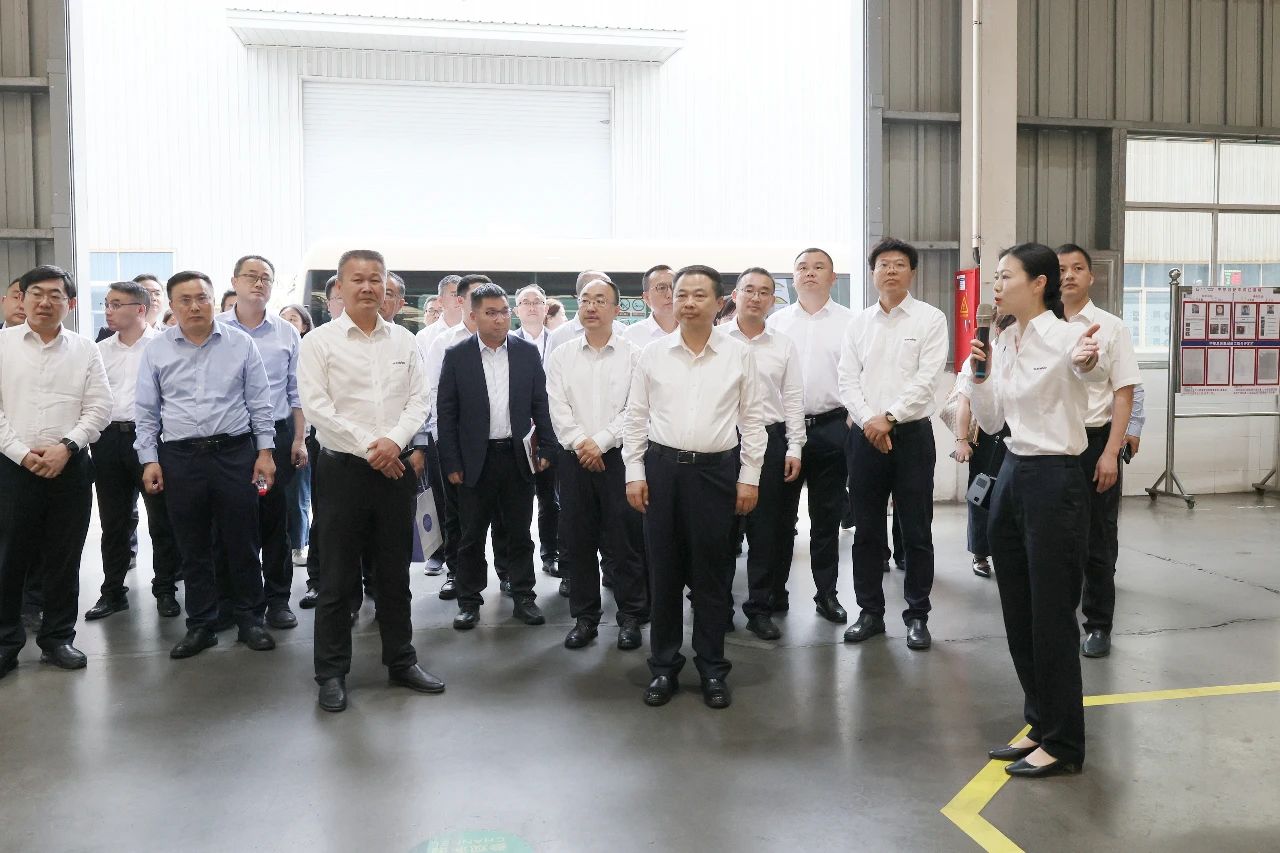 天能控股集团党委书记、董事长张天任率队到访Z6人生就是博智能