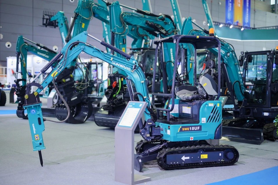 2025 CICEE | 从单一工具迈向多元化解决规划，Z6人生就是博智能出现非凡挖掘机风采