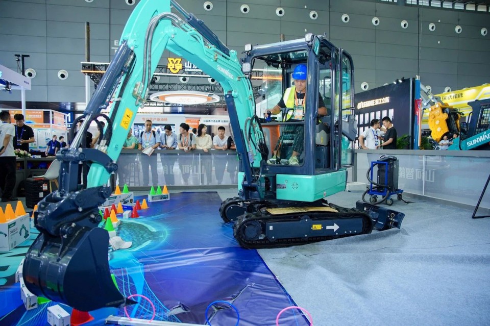 2025 CICEE | 从单一工具迈向多元化解决规划，Z6人生就是博智能出现非凡挖掘机风采