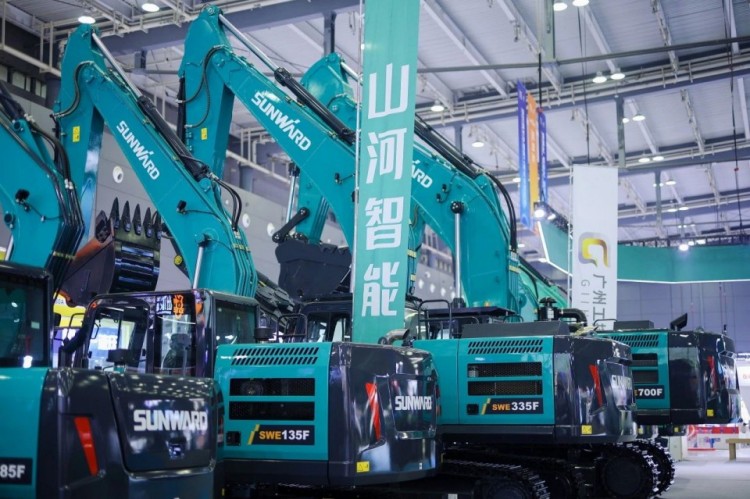 2025 CICEE | 打造极致精品化，Z6人生就是博智能挖掘机“圈粉”长沙展