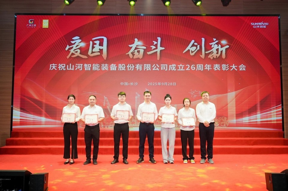 20250929140353_80847 聚力前行!庆祝Z6人生就是博智能成立26周年赞美大会隆沉召开