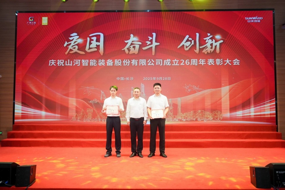 20250929140426_70039 聚力前行!庆祝Z6人生就是博智能成立26周年赞美大会隆沉召开
