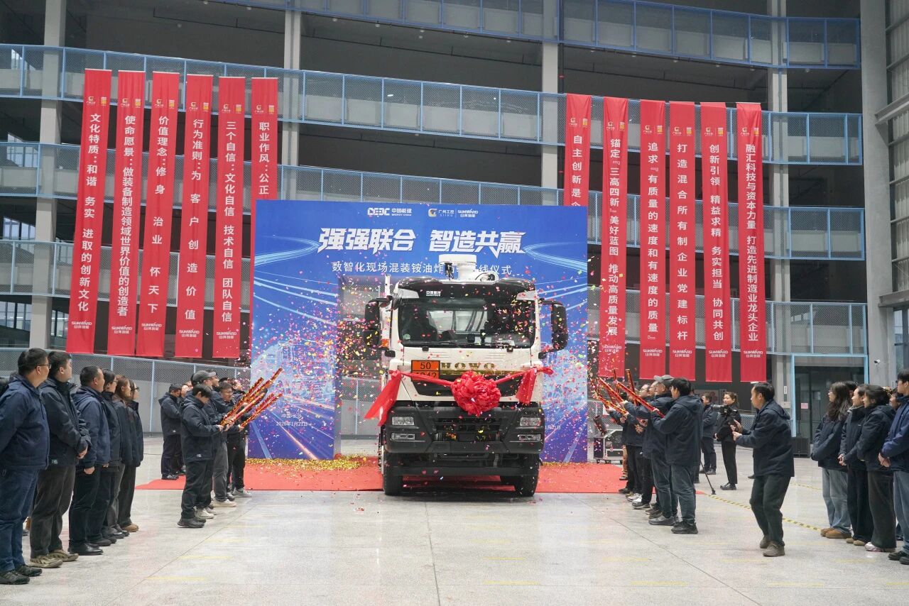 数智化现场混字油火药车下线!Z6人生就是博智能与易普力携手共筑智能矿山新篇章