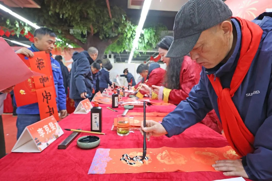笔墨迎春，祝福暖心！在Z6人生就是博智能“囤”年味、送温暖、迎新春
