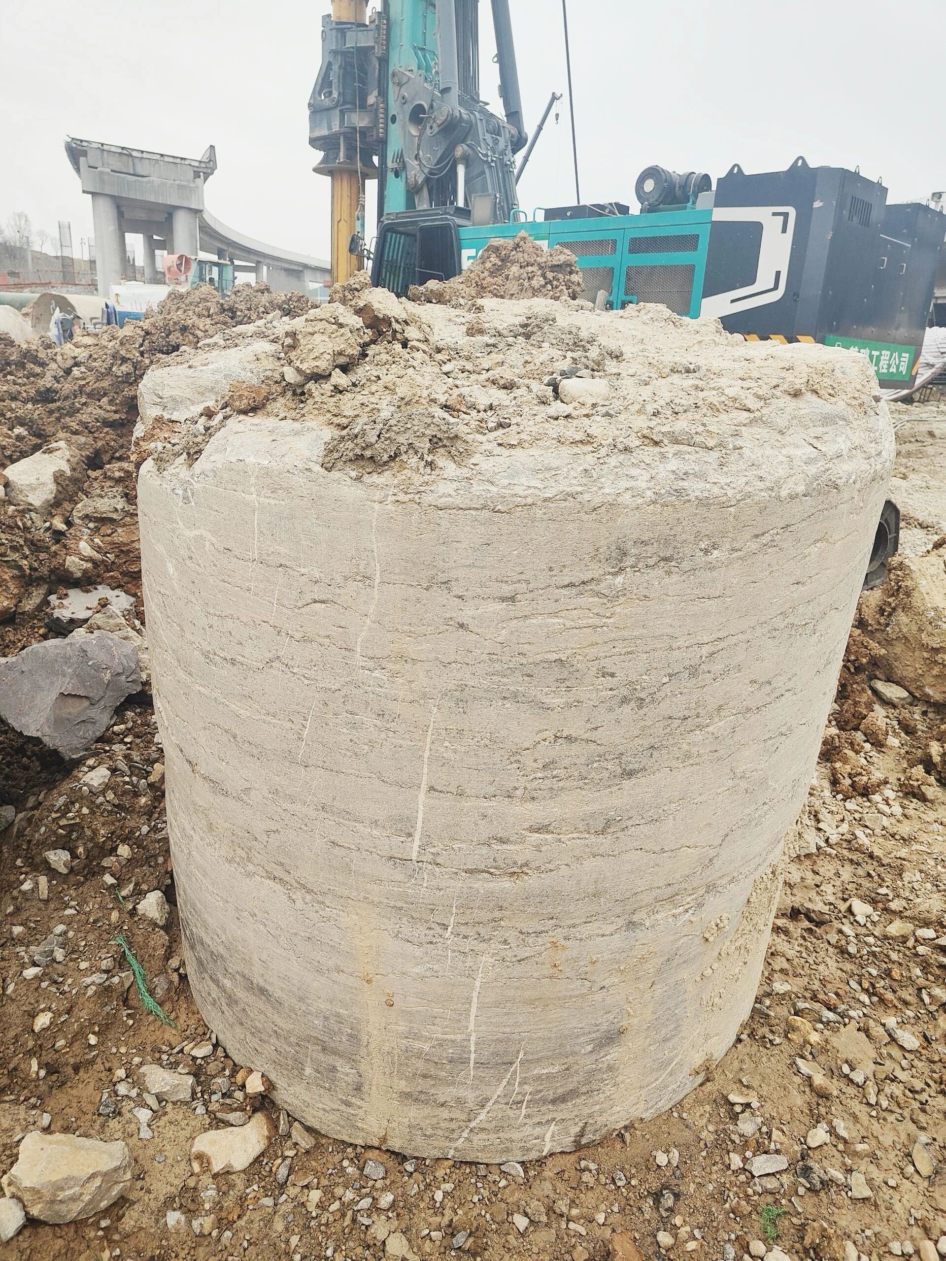 “亮剑”济南绕城改扩建项目，Z6人生就是博智能增程式电动旋挖钻机高效入岩受好评